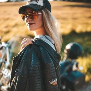 Meet your Posher, Renee